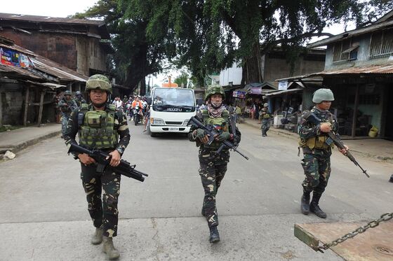 Duterte Orders Airstrikes in Philippine Town After Deadly Blasts