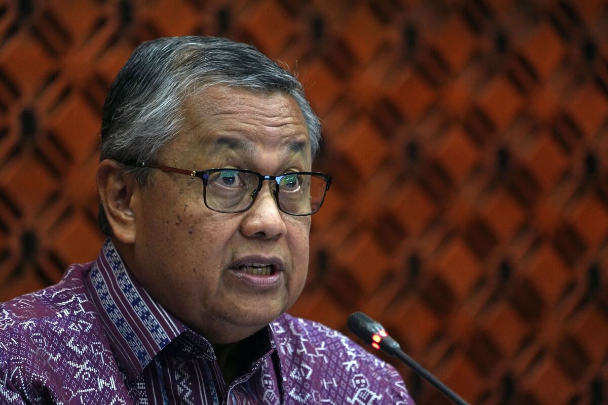 Bank Indonesia Chief’s Shock Exit Fuels Prabowo Policy Worries