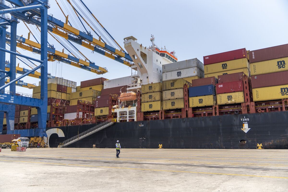 India’s Trade Gap Narrows as Middle East Conflict Hits Shipments