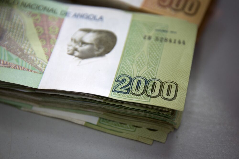 Dollar Squeeze Spells More Pain For World S Worst Currency Bloomberg Two Thousand Denomination Kwanza Currency Banknotes In An Office Luanda