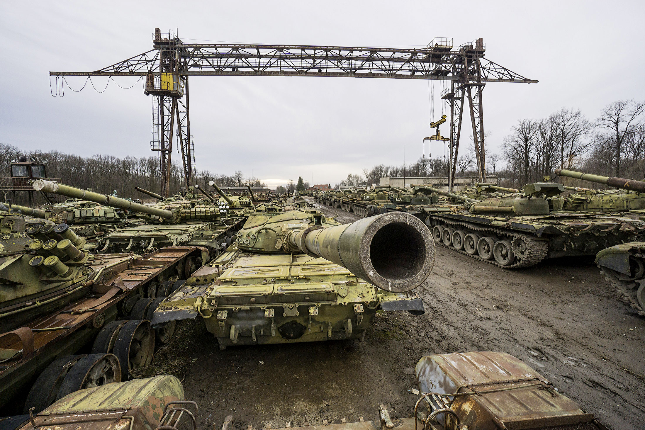 Photos Ukraine Upgrades Its Battle Armor of T72 Tanks Bloomberg