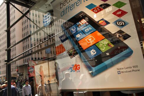 Nokia Fighting for AT&T Shelf Space Shows Hurdle for Lumia