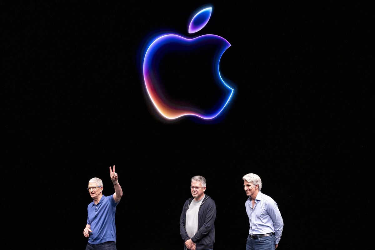 Apple shares closed up 7.3% at $207.15 in their biggest one-day jump since November 2022, giving the company a $3.18T market cap, just under Microsoft's $3.22T (Ryan Vlastelica/Bloomberg)