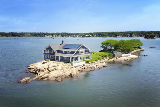 Eight Private Islands for Sale Perfect for Long-Term Getaways