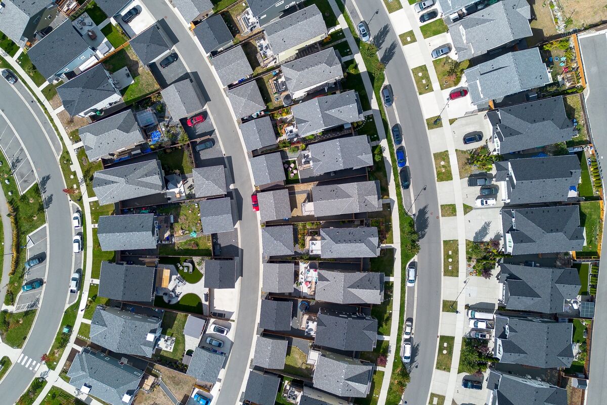 Doanh số bán nhà tại Canada tăng tháng thứ năm khi số lượng tồn kho thu hút người mua