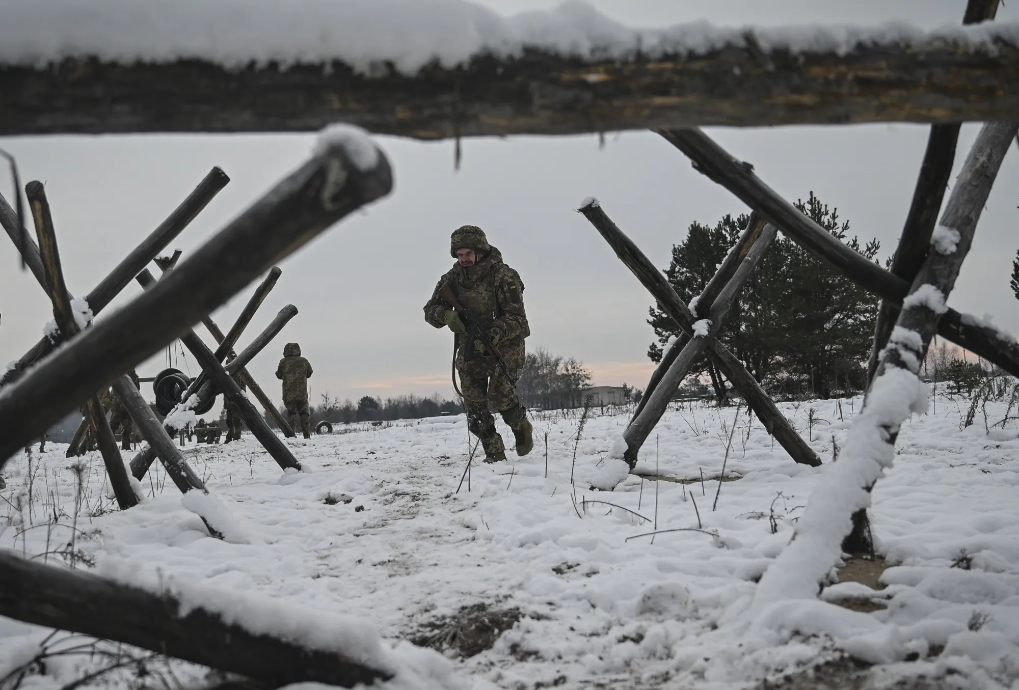 US Says Ukraine Needs More Troops, Not Only Weapons, to Win War - Bloomberg