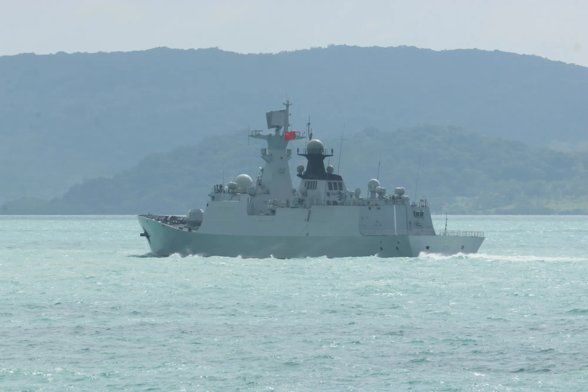 中国の軍艦3隻、シドニー沖の国際水域航行－豪中の外交関係試される