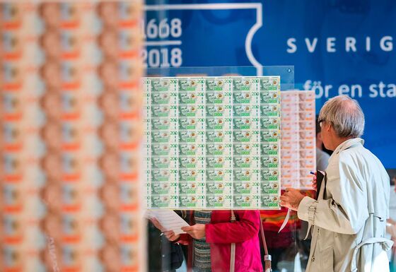 Sweden’s World Record in Cashlessness Reveals Hidden Risks