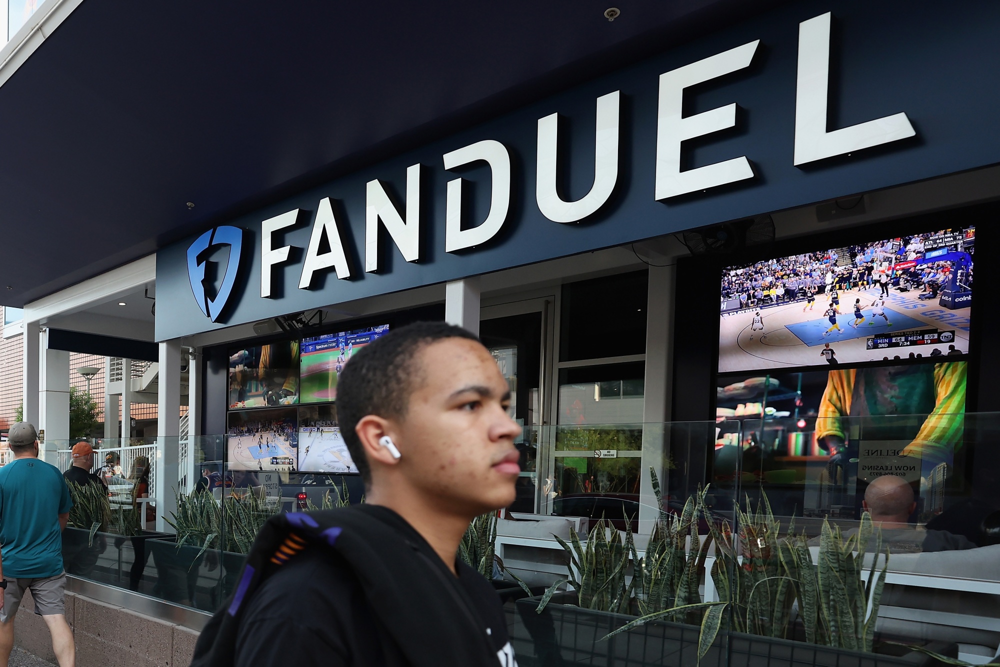 Super Bowl 2023 will bring 'half a million new users onto the platform,'  FanDuel CEO says