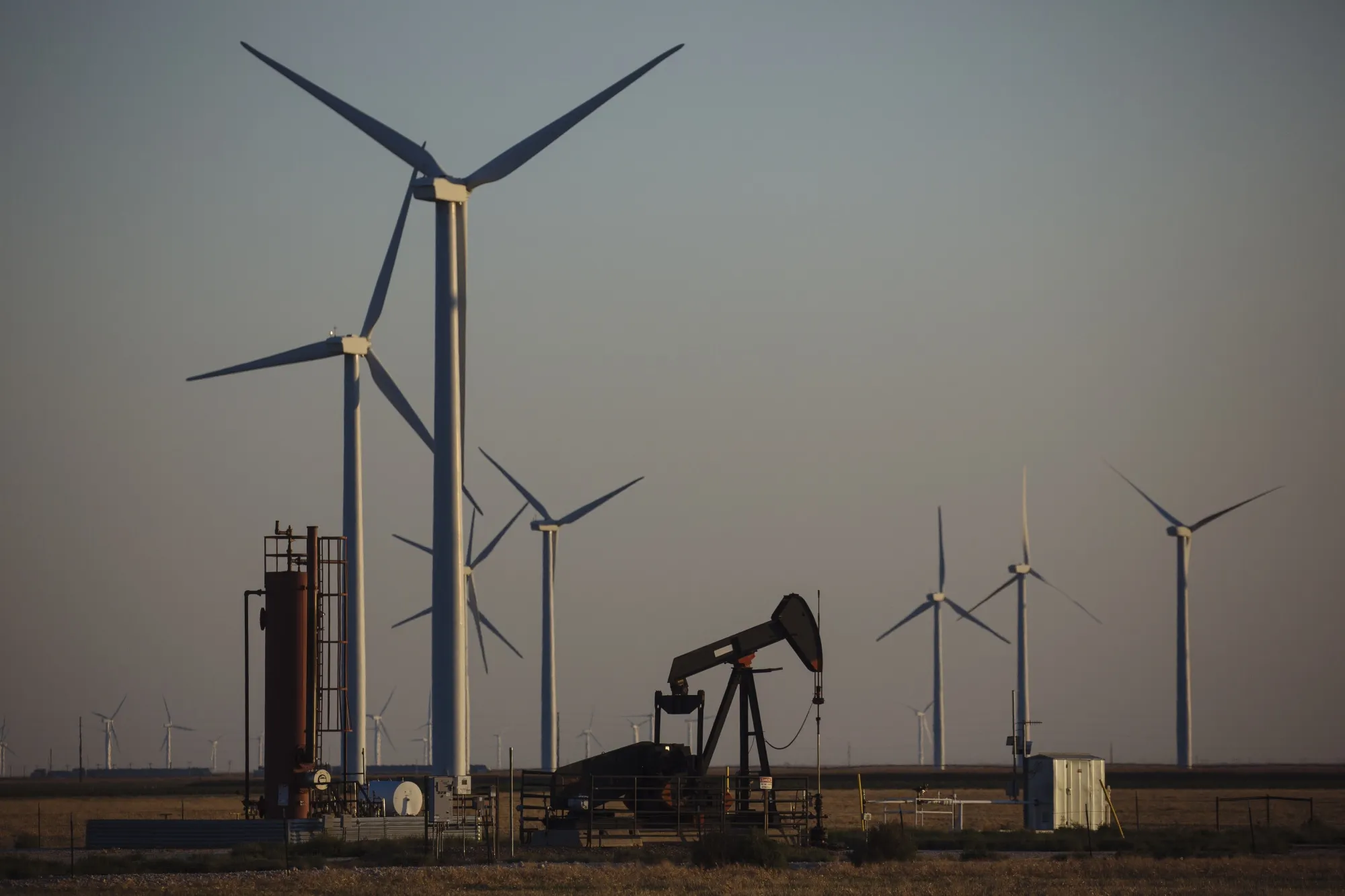 U.S. Oil Industry Prioritizes Output Over Debt 