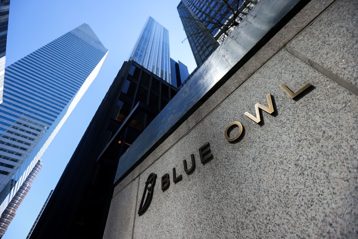 Blue Owl Private Credit Fund Raises $400 Million in Bond Market - Bloomberg