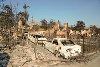 Los Angeles Fire Pushes Northeast, Threatens Brentwood, Encino