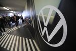 Volkswagen AG Outlook Darkens on Virus Fears 