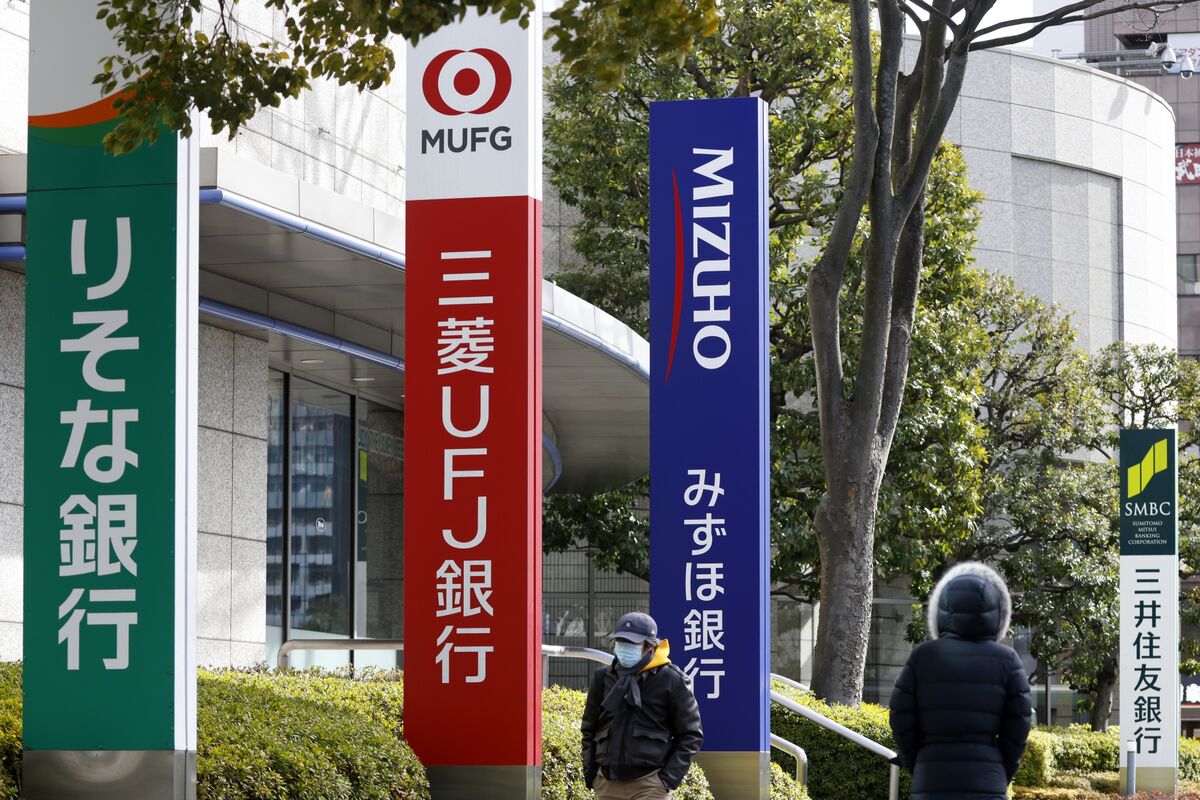 Japan’s Megabanks Resist Buybacks After Predicting Bumper Profit