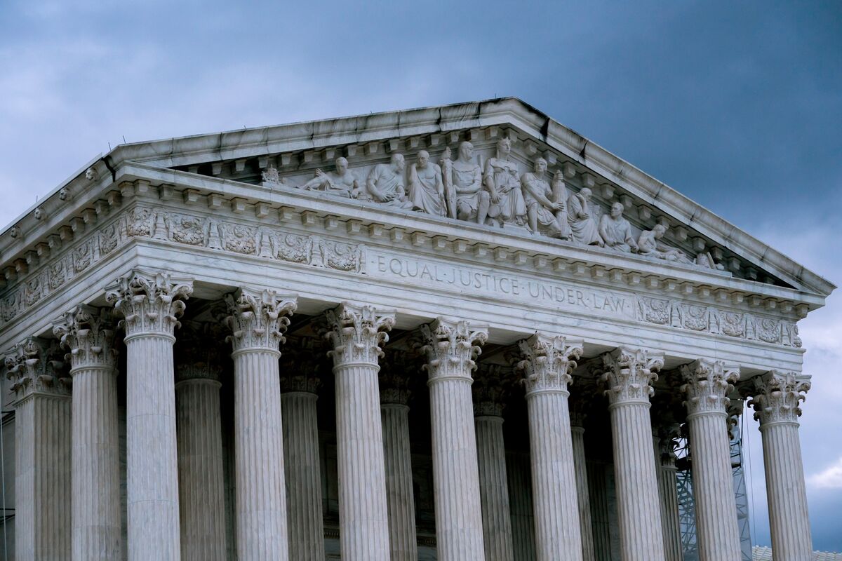 Trump Administration Asks Supreme Court to Lift Deportation Halt