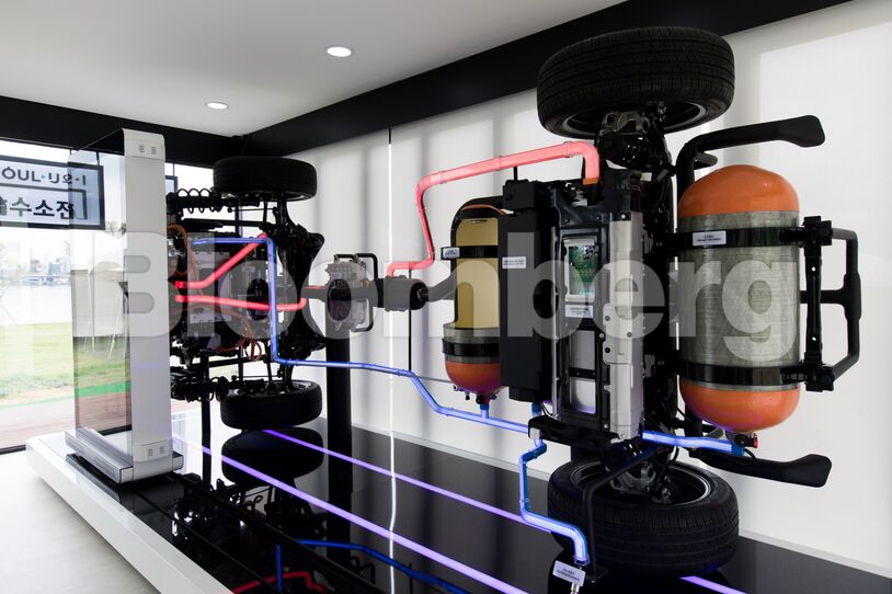 Hyundai Motors Unveils New Fuel Cell Electric Vehicle (FCEV)