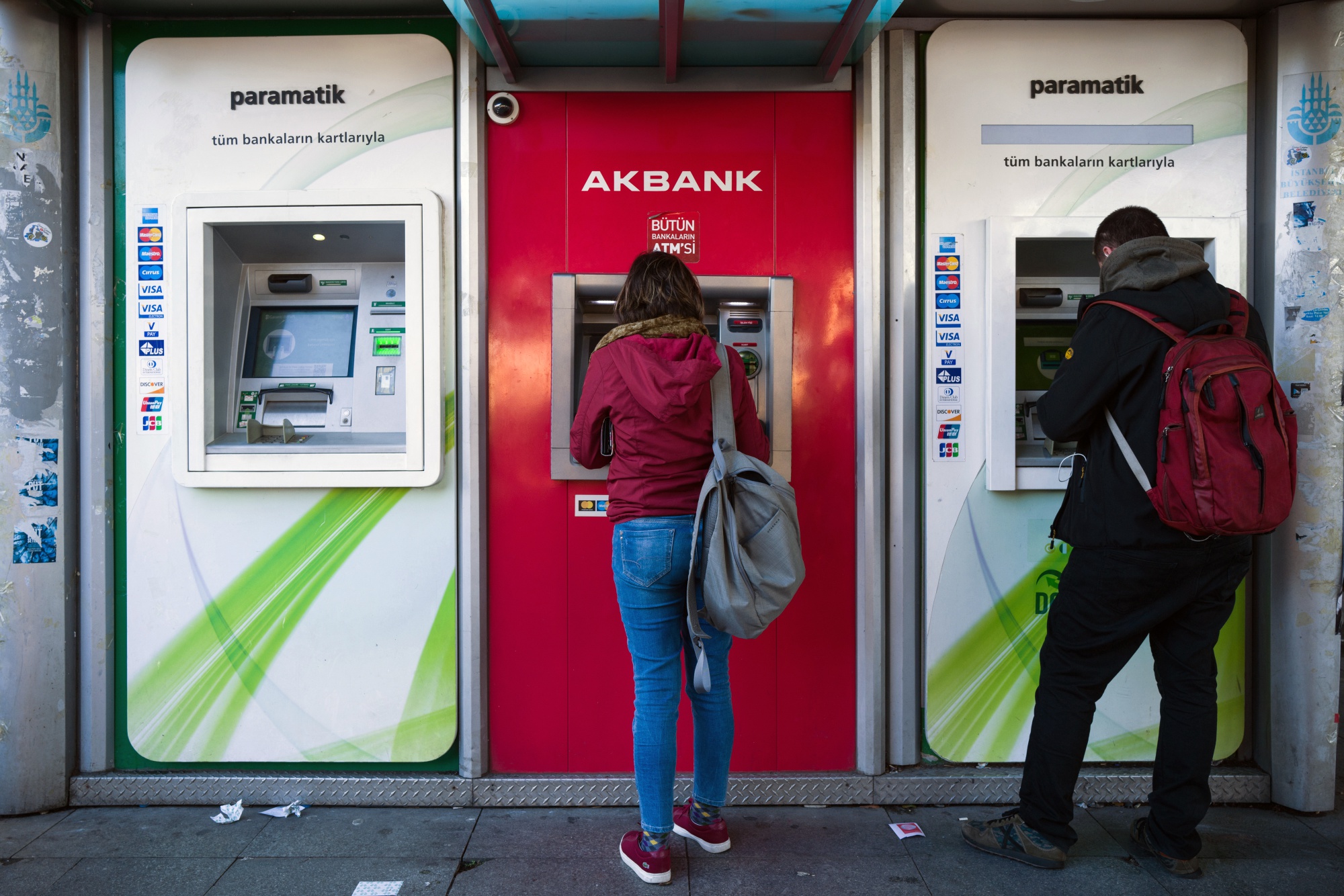 Akbank TAS et Turkiye Garanti Bankasi AS, dans le quartier de Besiktas à Istanbul. 