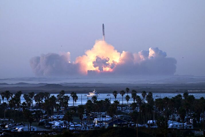 TOPSHOT-US-SPACE-SPACEX
