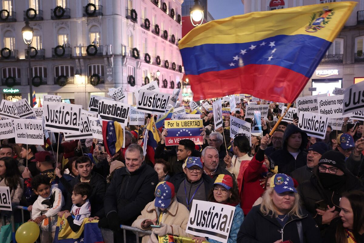 Venezuela Showdown Looms as Opposition Protests Maduro’s Inauguration