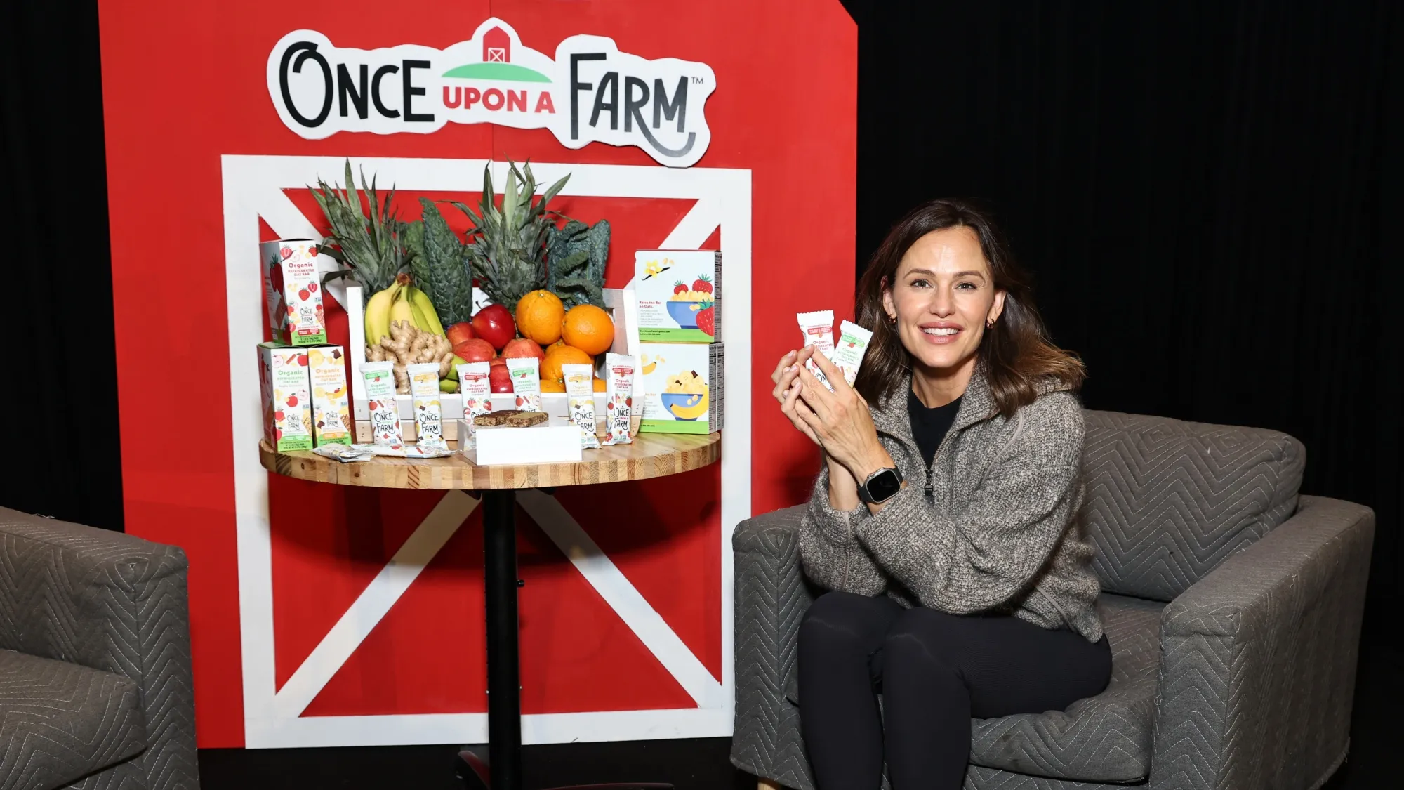 Jennifer Garner at a Once Upon A Farm Refrigerated Oat Bar launch event.