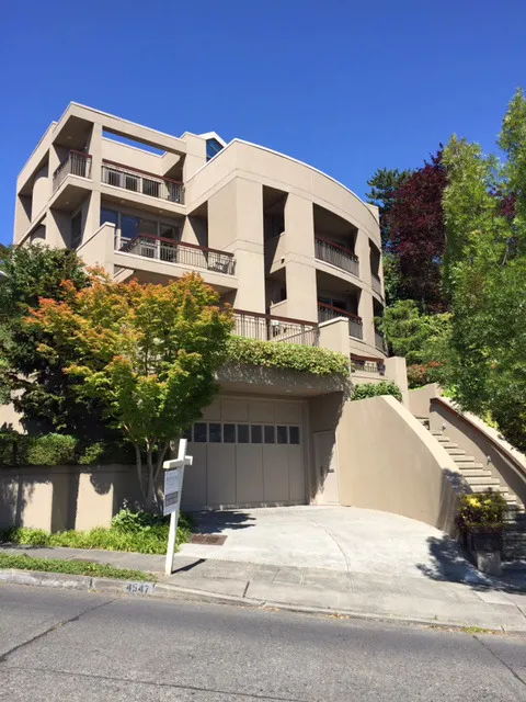 A $2.5 million contemporary home in the Laurelhurst neighborhood of Seattle. Photographer: Hui-yong Yu/Bloomberg
