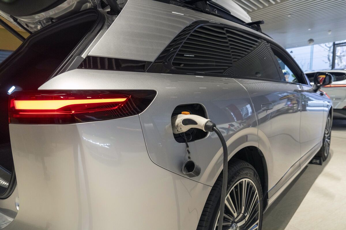 China Puts EVs on a Diet as Battery Boom Adds Bulk, CCTV Rep