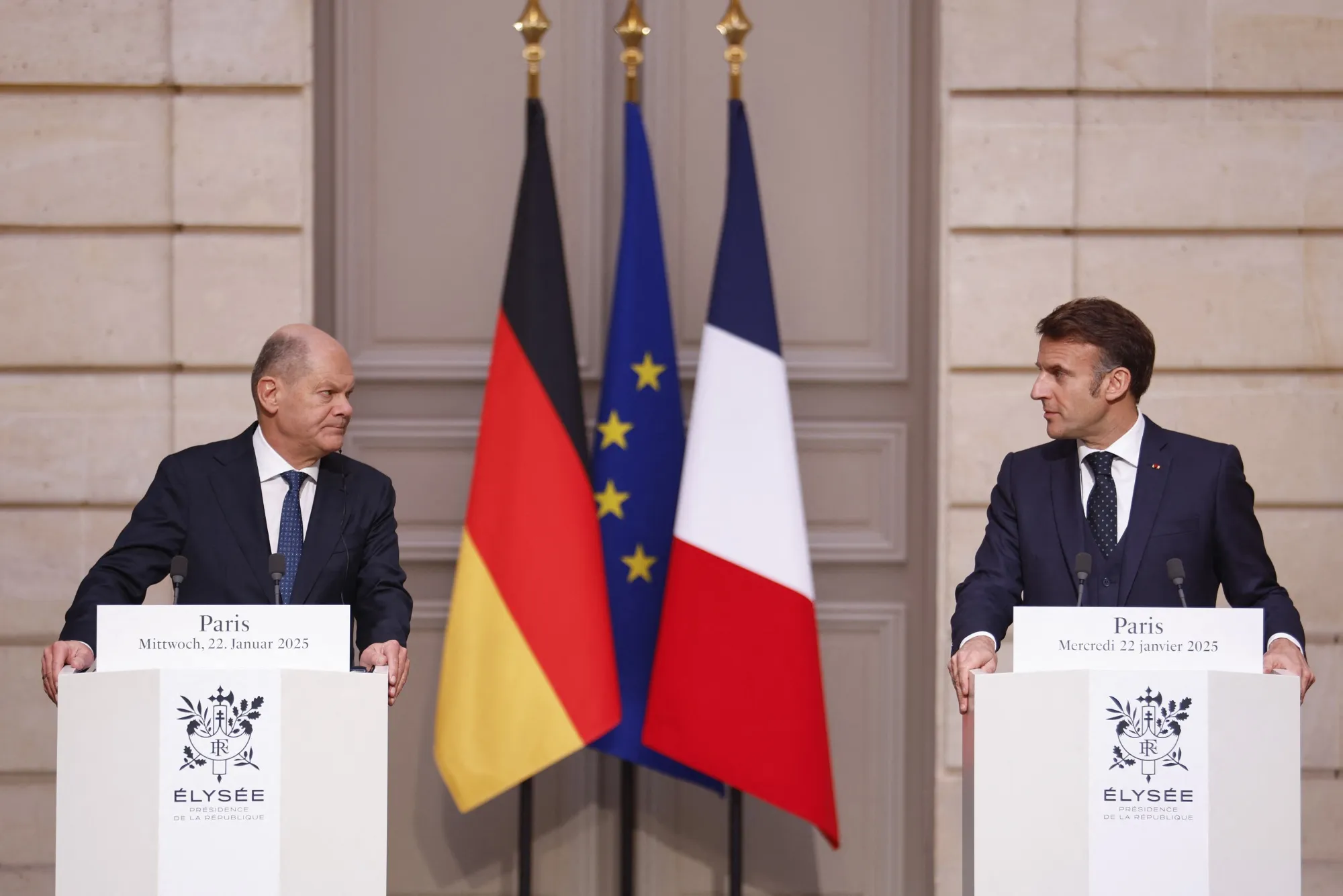Olaf Scholz, left, and Emmanuel Macron in Paris on Jan. 22.