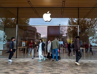 relates to Uggs, Abercrombie Won the Holidays in US as Apple Store Sales Slide