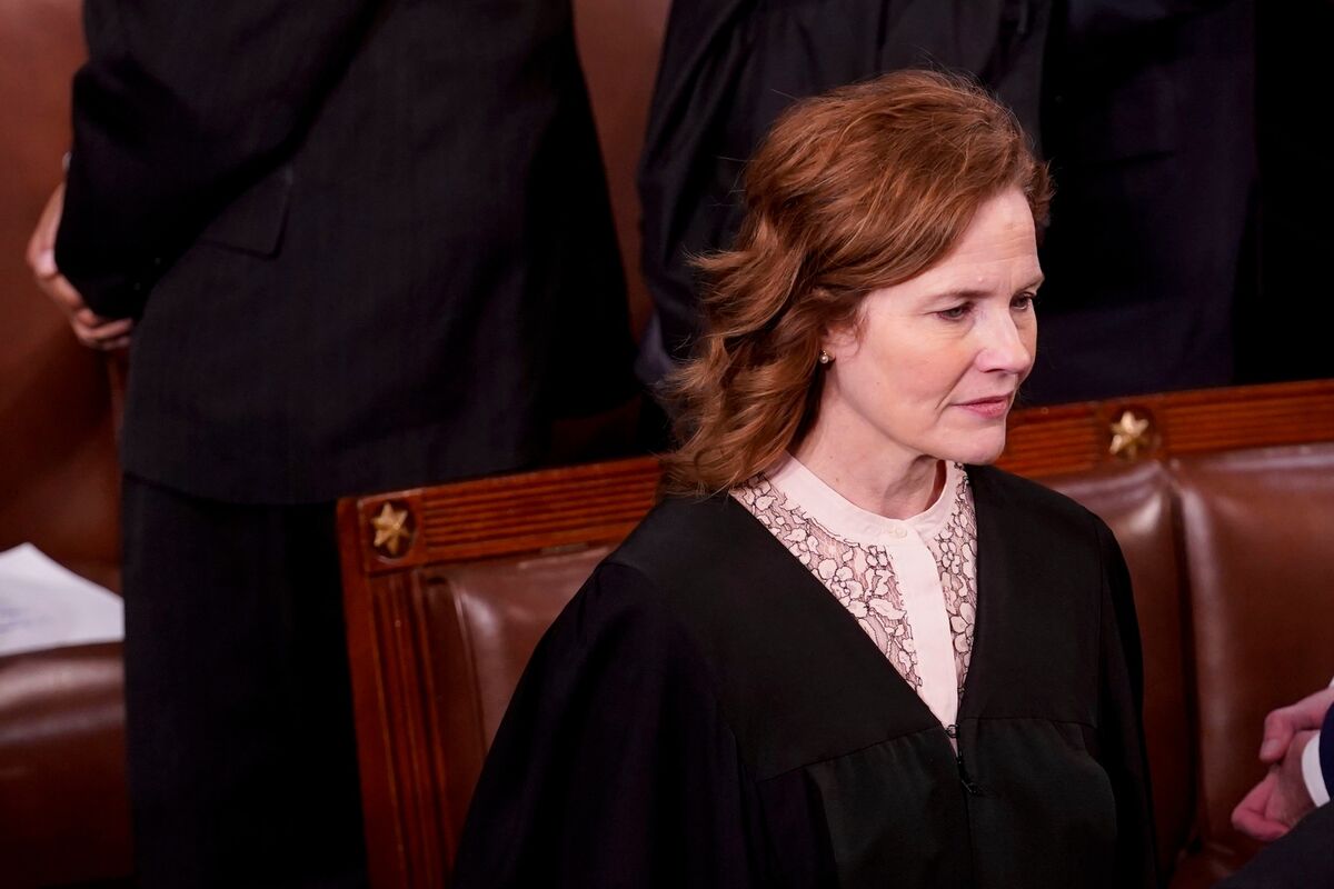Justice Barrett Calls Trump Barbs a ‘Dance We’ve Seen Before’