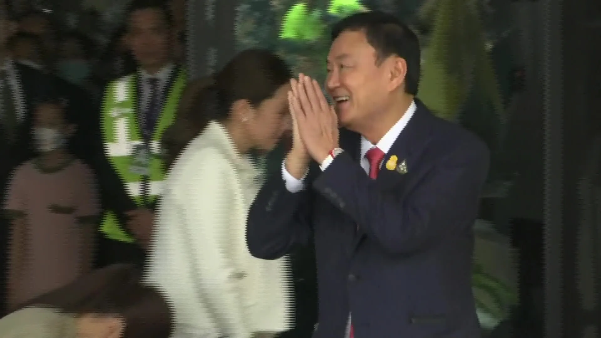 Watch Thaksin Returns to Thailand From Exile as PM Vote Looms - Bloomberg