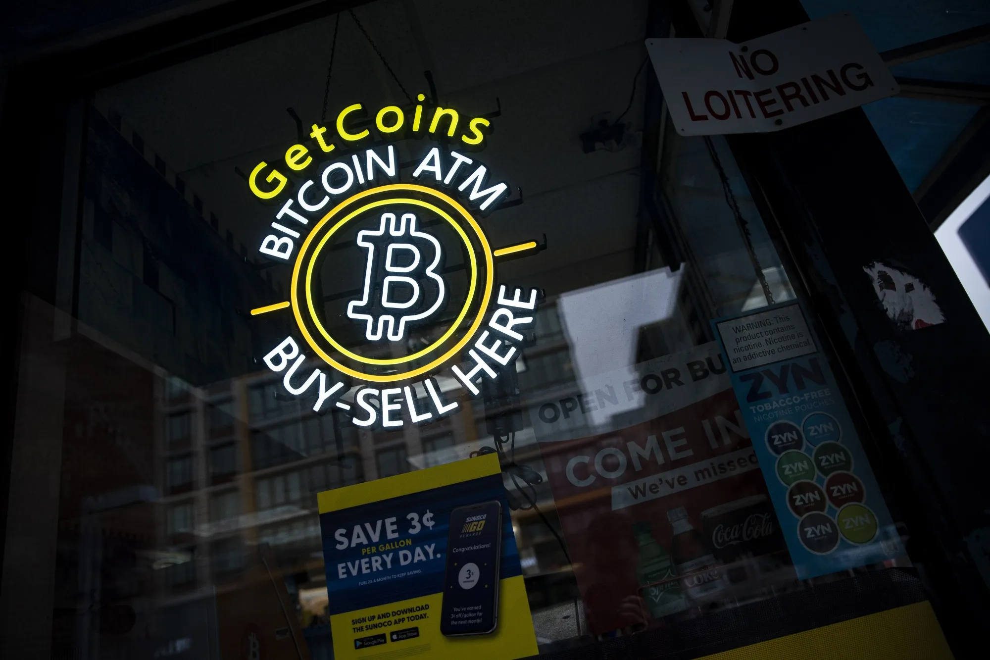 ビットコインの流動性干上がる－規制懸念や混乱で小口投資家｢姿消す｣ - Bloomberg