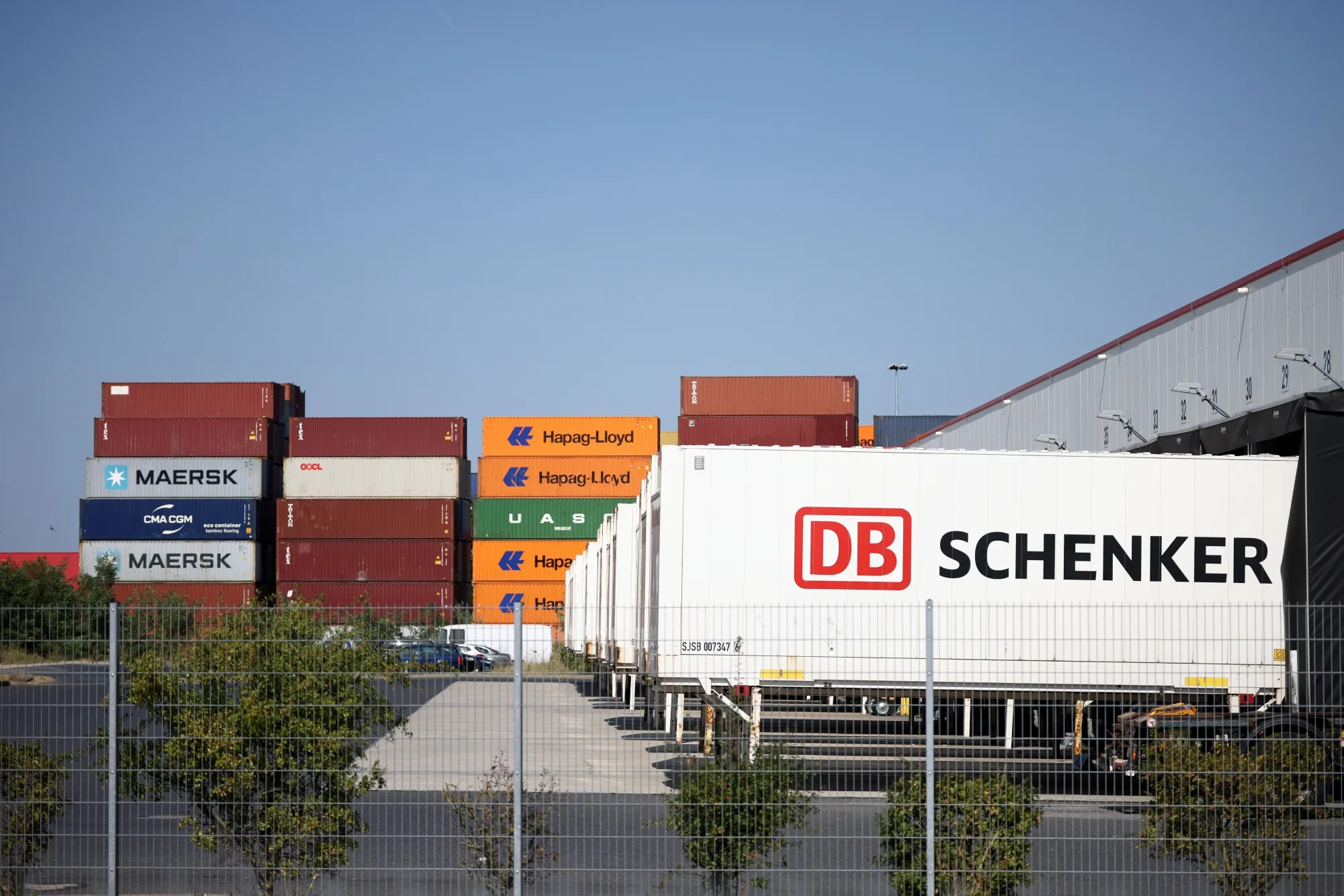 DSV is now finalizing terms of a deal to buy DB Schenker and could sign an agreement as soon as this week.