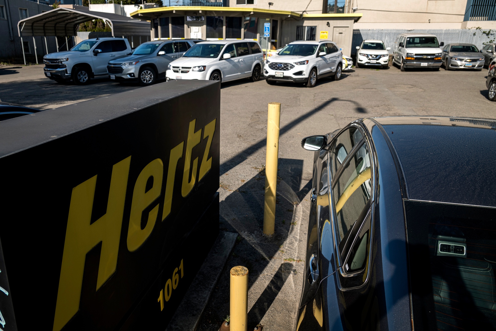 TPG, Onex Are Said to Circle Bankrupt Hertz’s Donlen Unit Bloomberg