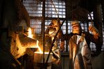 Workers cast gold ingots at a&nbsp;foundry&nbsp;in Kasimov, Russia.
