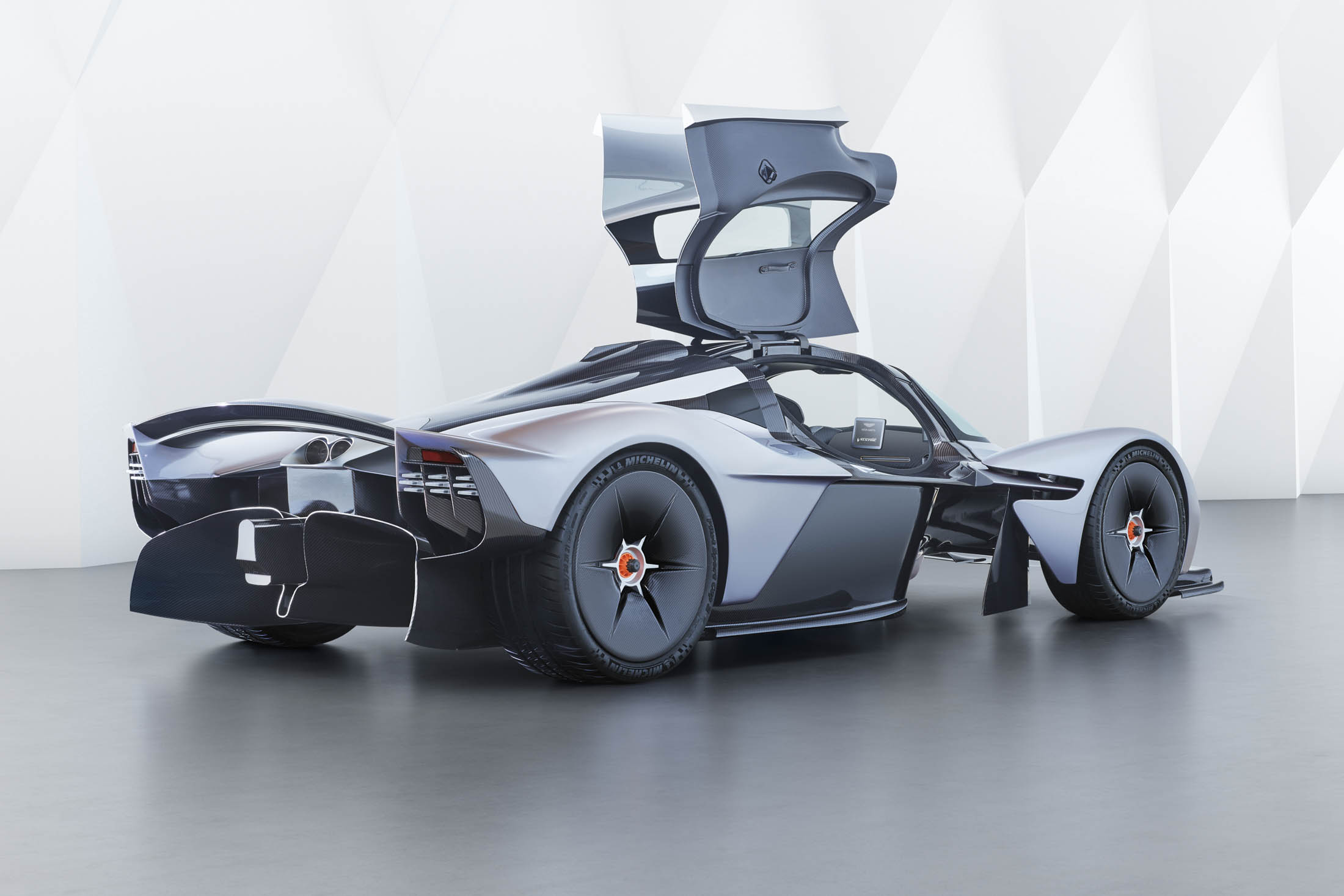 Aston martin valkyrie характеристики