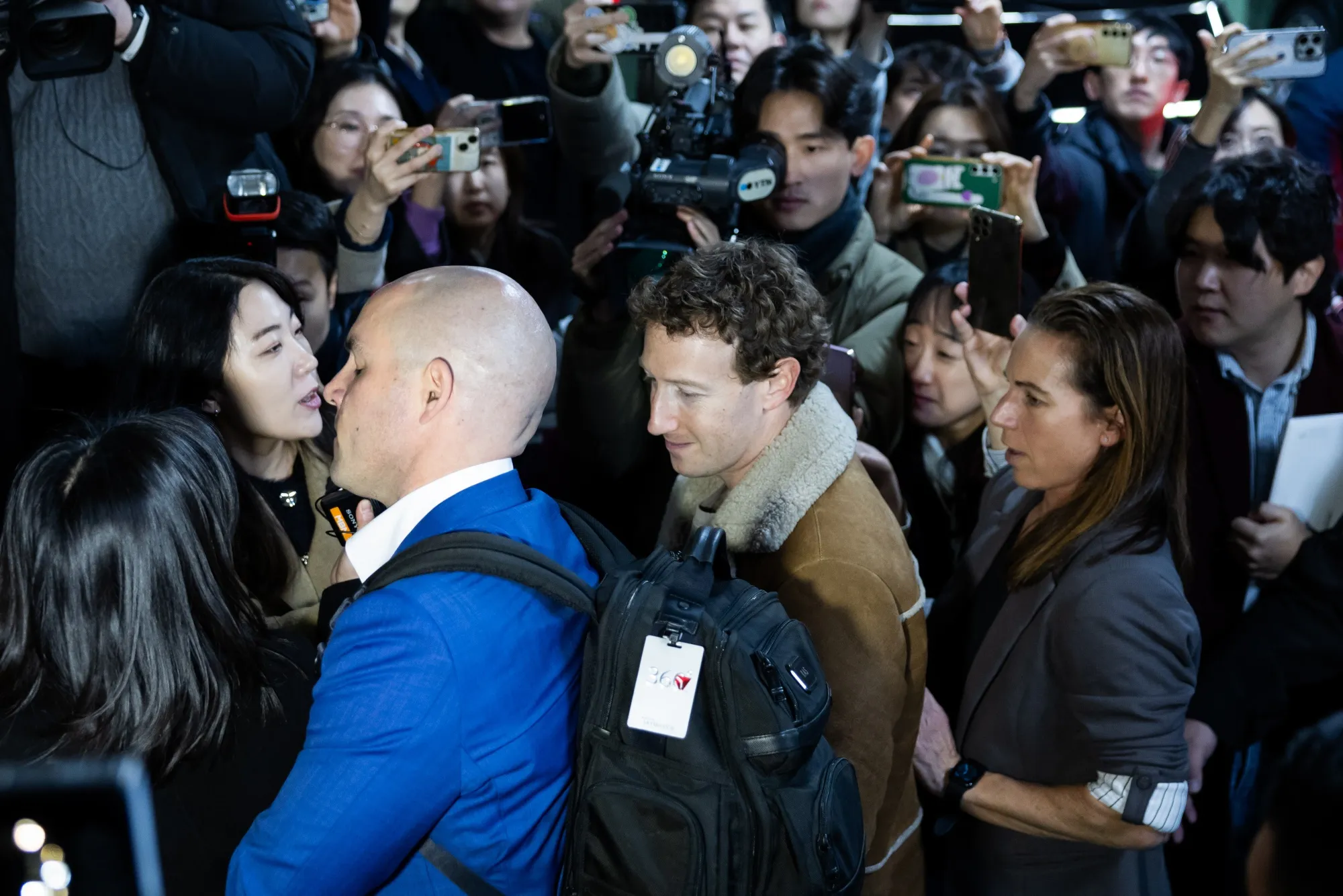 Zuckerberg, cetner, arrives at the LG Electronics headquarters on Feb. 28.