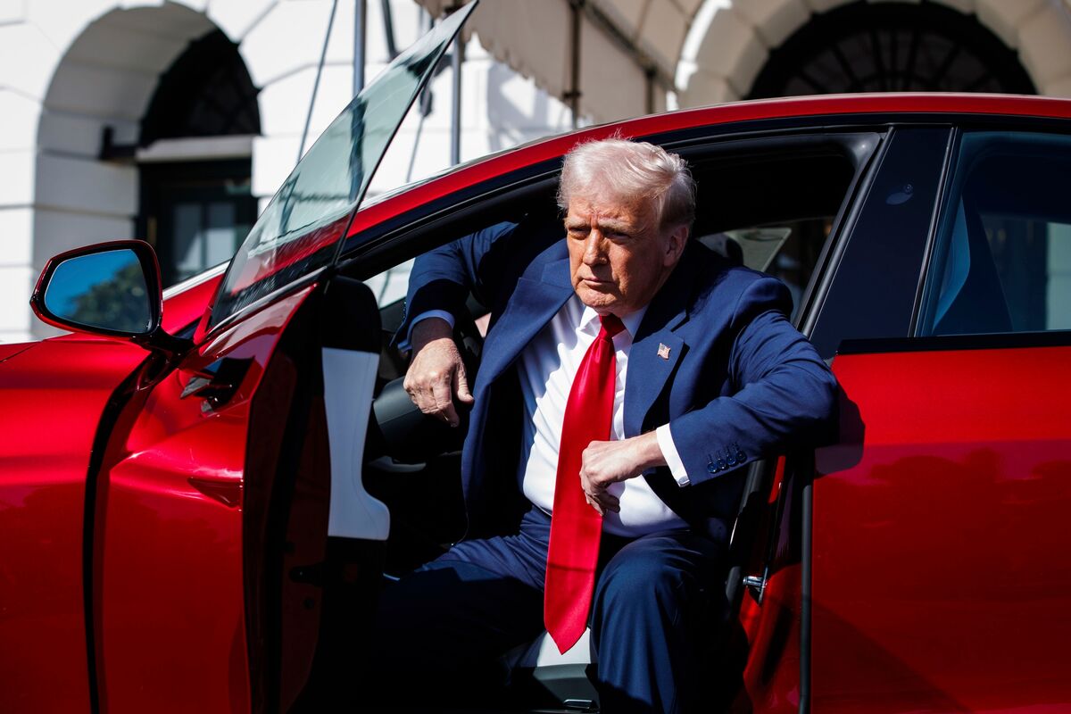 Trump đang làm suy yếu thị trường xe điện tại Mỹ