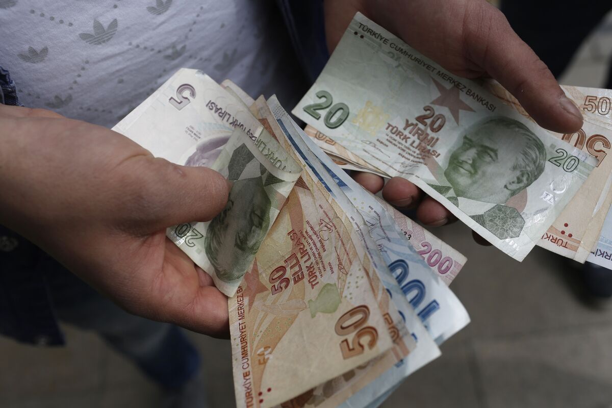 Turkey's Net FX Reserves Hit 21-Year Low of $2.3 Billion Before Vote