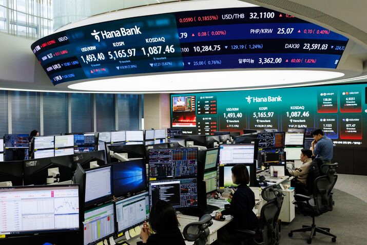 South Korean Stocks Slide as Global Funds Sell on Iran War Risks