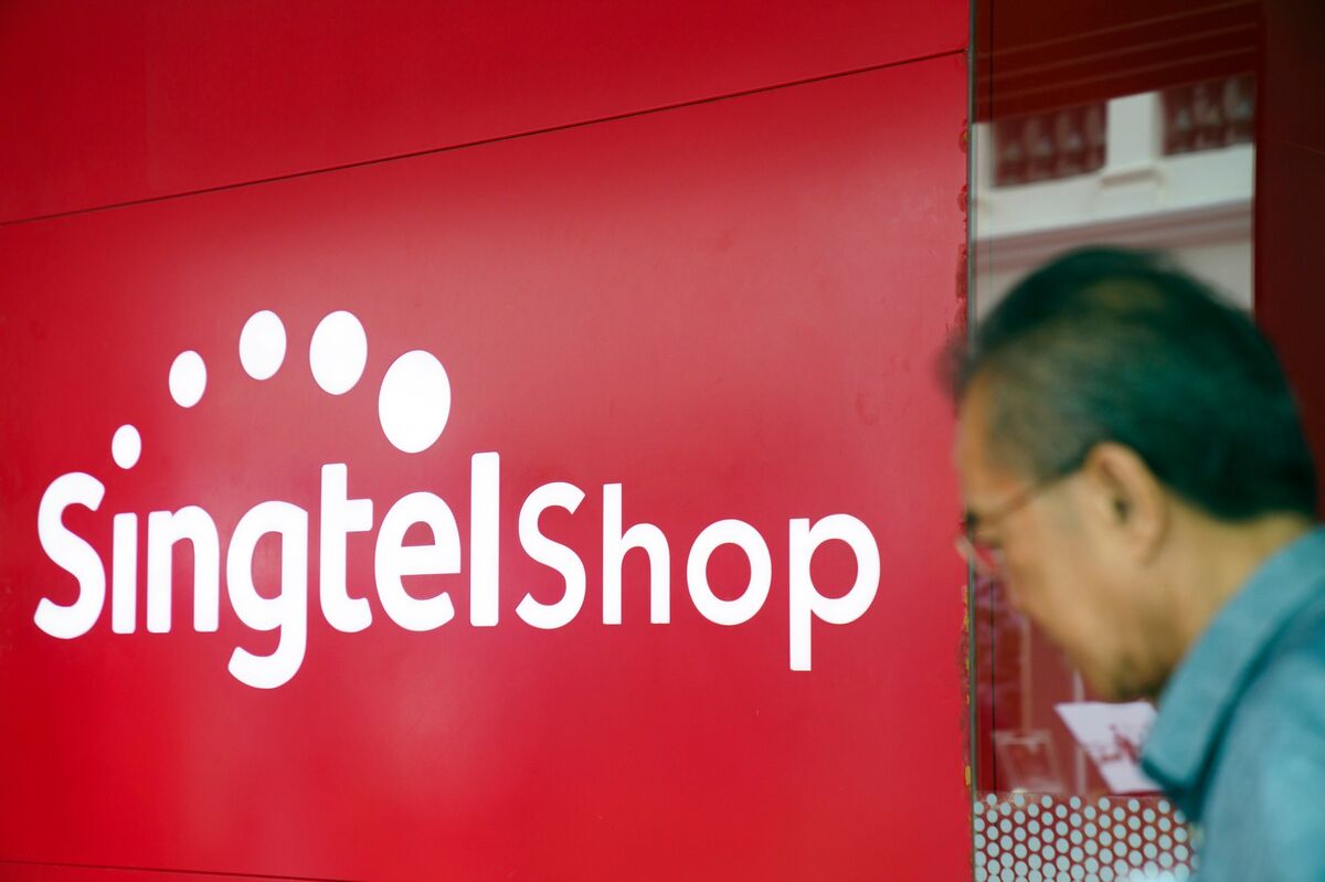 Finance: Singtel reports a 40% increase in net income, announcing its highest annual dividend to date.