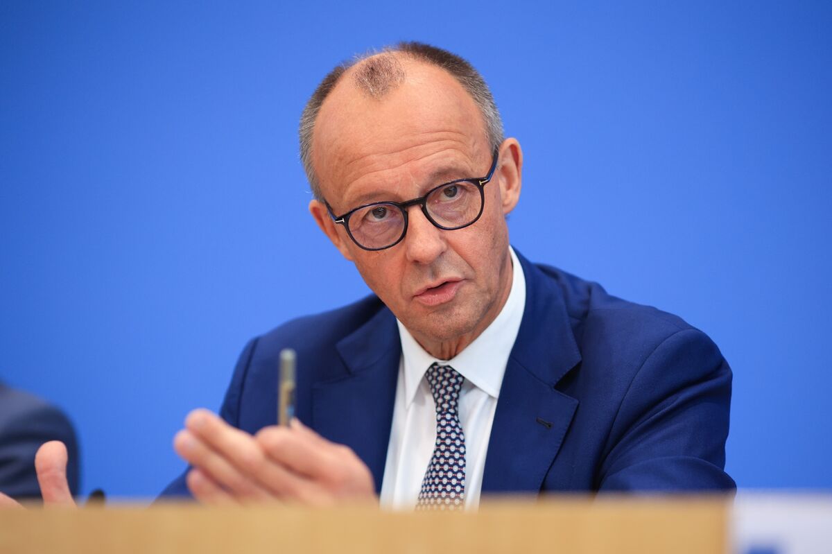 Germany’s Merz Mulls Slowing Coal Exit Until New Gas Online