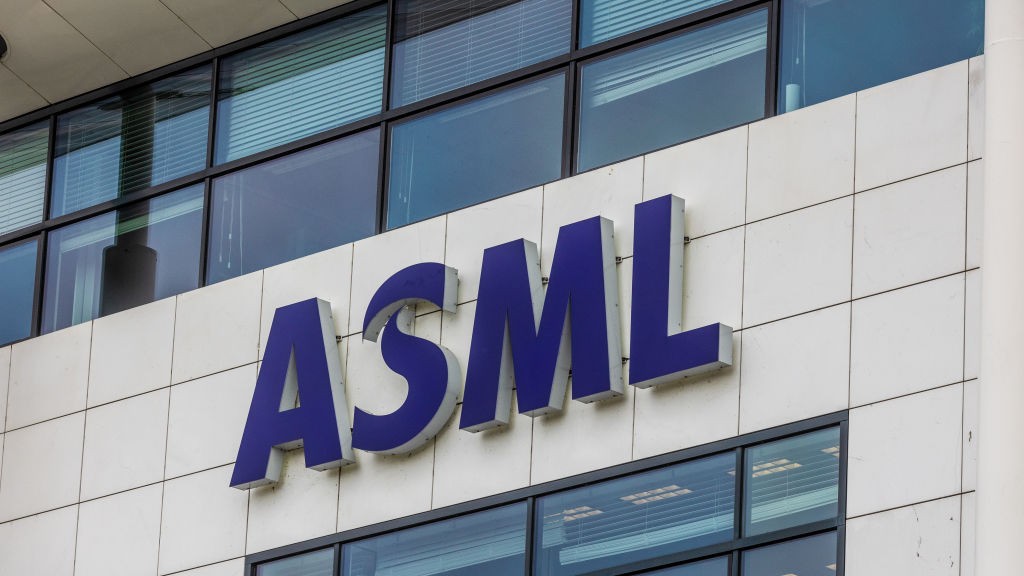ASML Orders Beat Expectations Amid AI Investment Boom