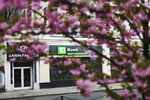 Signage is displayed outside a Toronto-Dominion Bank branch in New York, New York, US., on Saturday, April 20, 2019.&nbsp;

Toronto-Dominion Bank&nbsp;said it will close 82 bank branches in the U.S. as part of a “store optimization” in its American unit, where net income dropped in the fiscal first quarter.