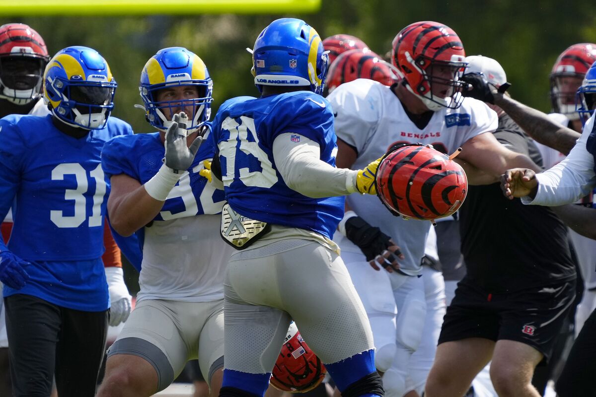 Aaron Donald shows off his physique ahead of Super Bowl Opening Night / X