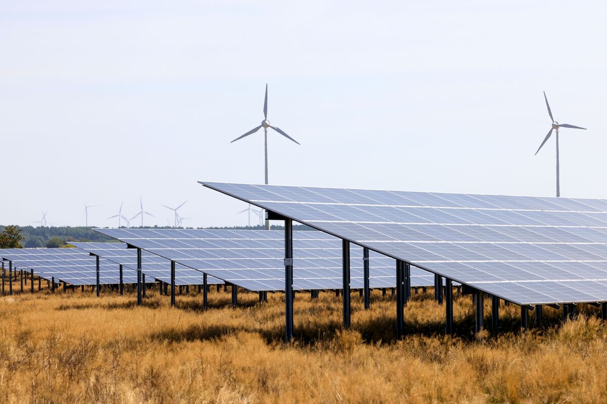 bloomberg.com - Petra Sorge - German Energy Ministry Dissolves Key Wind and Solar Division