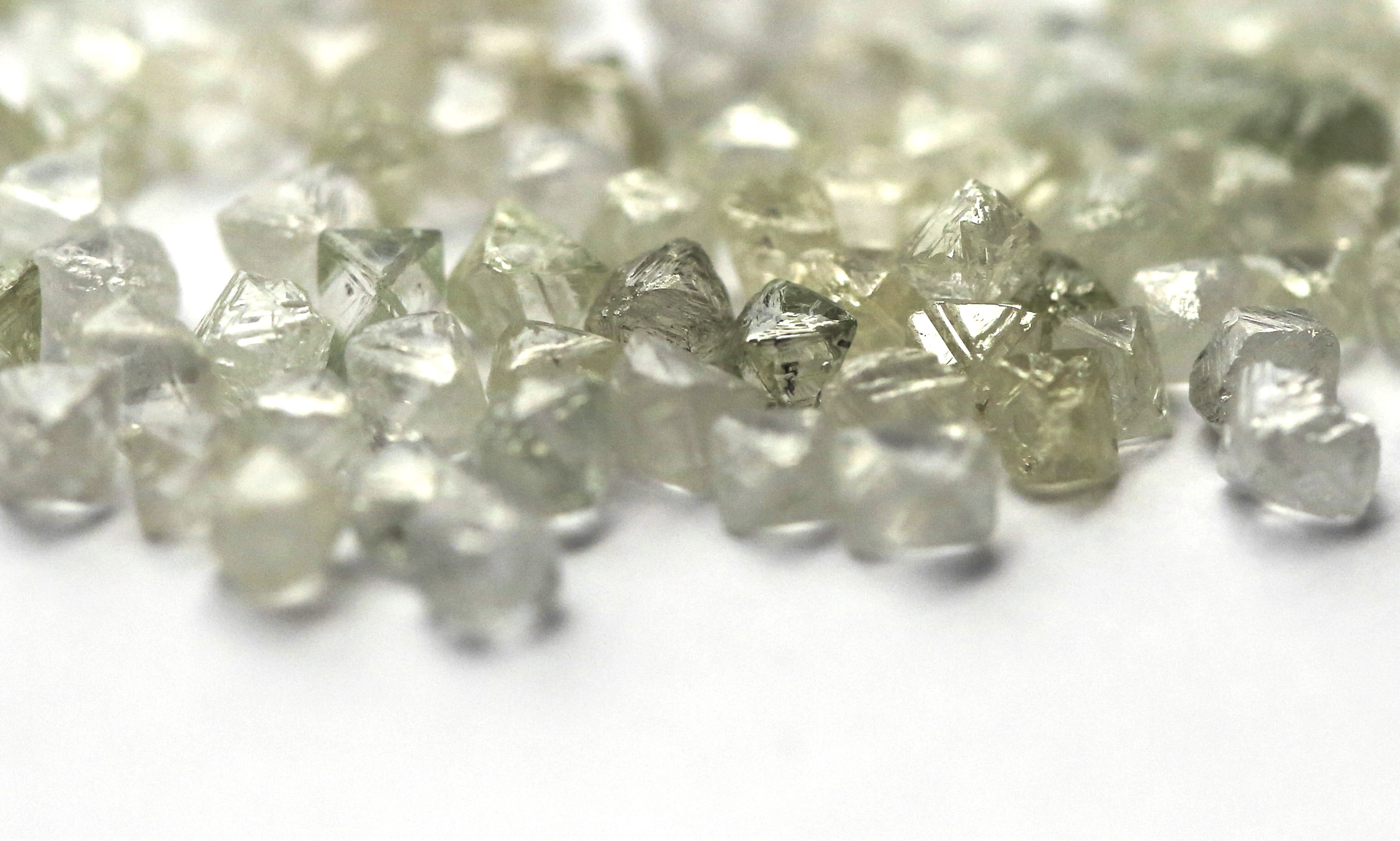 De Beers Seeks A Return to the U.S., Moves Diamond Operations To