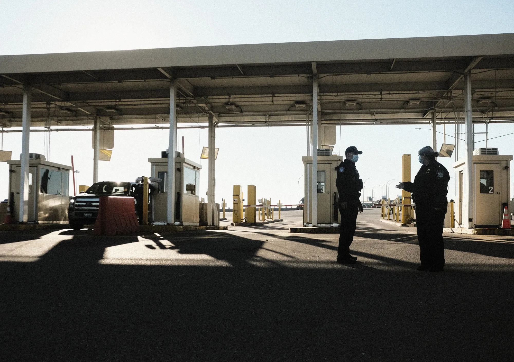 U.S. Customs and Border Protection agents at a checkpoint at the Ambassador Bridge in Detroit, Michigan, U.S., on&nbsp;Nov. 8.