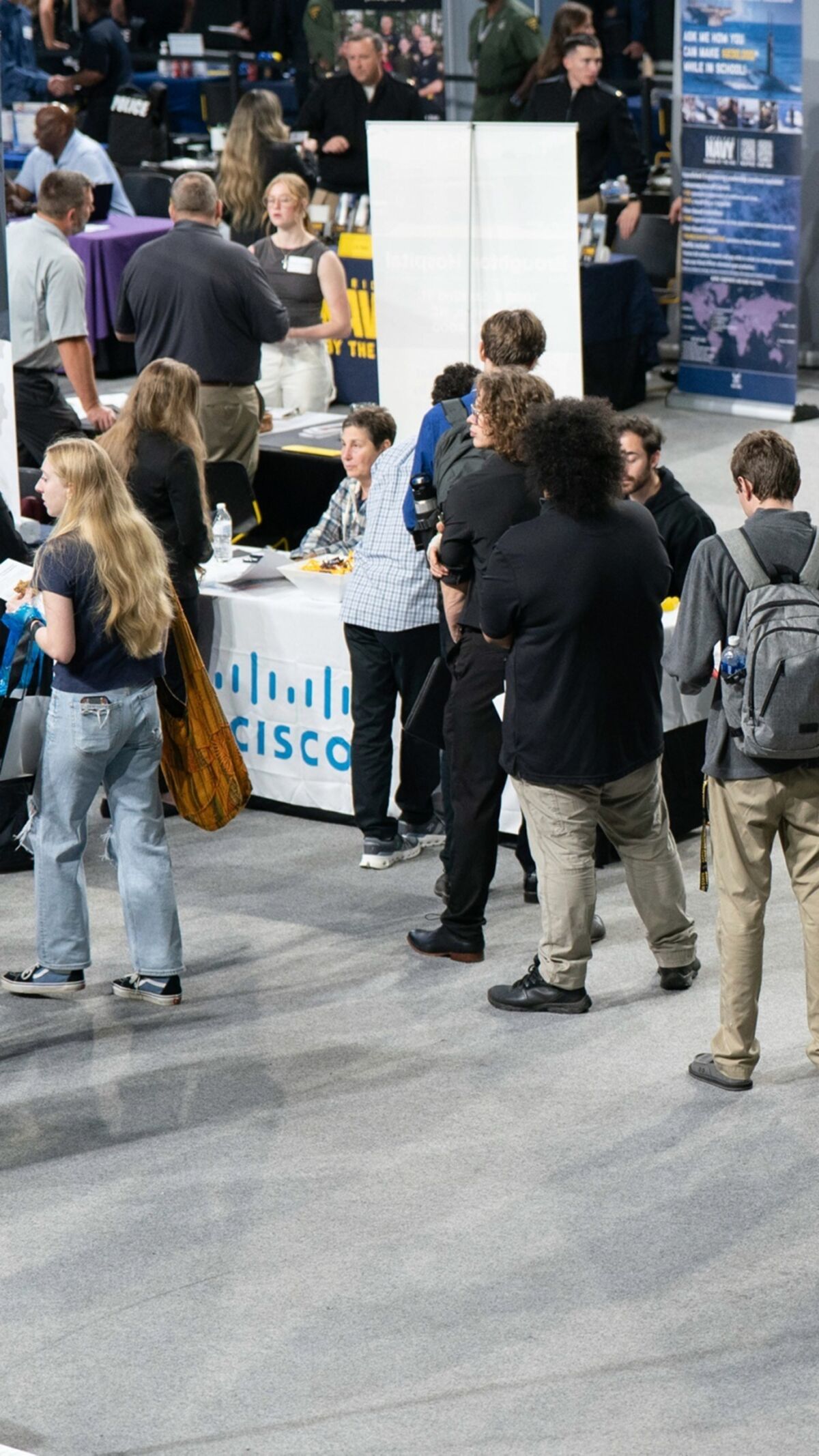 ⚫️ BLOOMBERG: "Cercatori di lavoro si rivolgono a Hinge e Grindr per opportunità professionali"