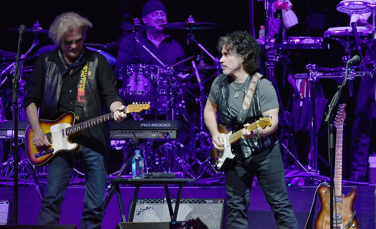 Hall & Oates Legal Dispute Is All Too Familiar - Bloomberg