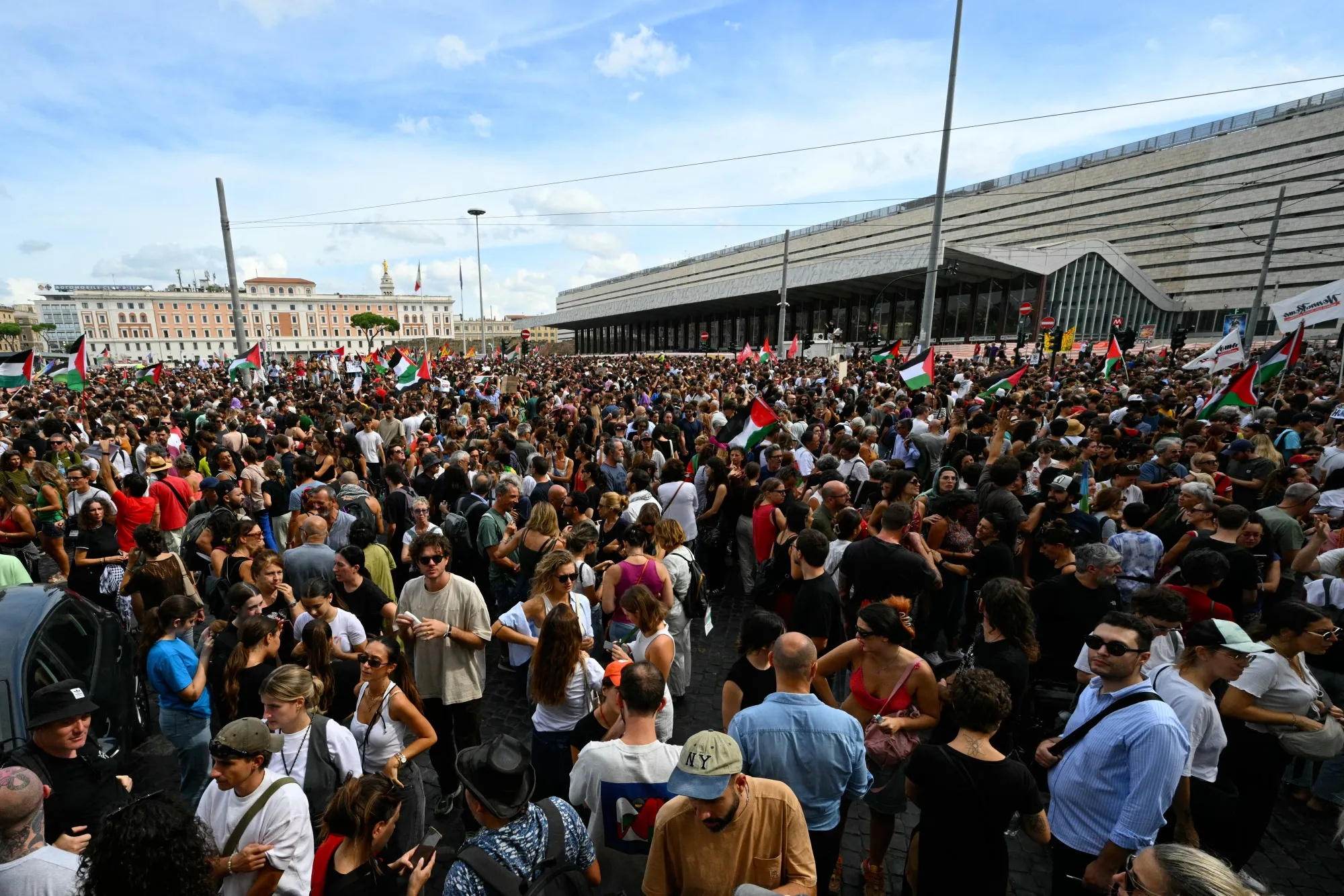 Meloni Shifts Positions on Gaza War as Domestic Pressure Builds - Bloomberg